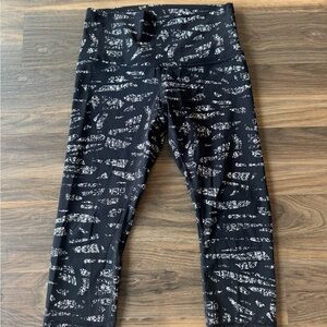 Lululemon Wunder Under Crop Hi Rise in Graf Black and white